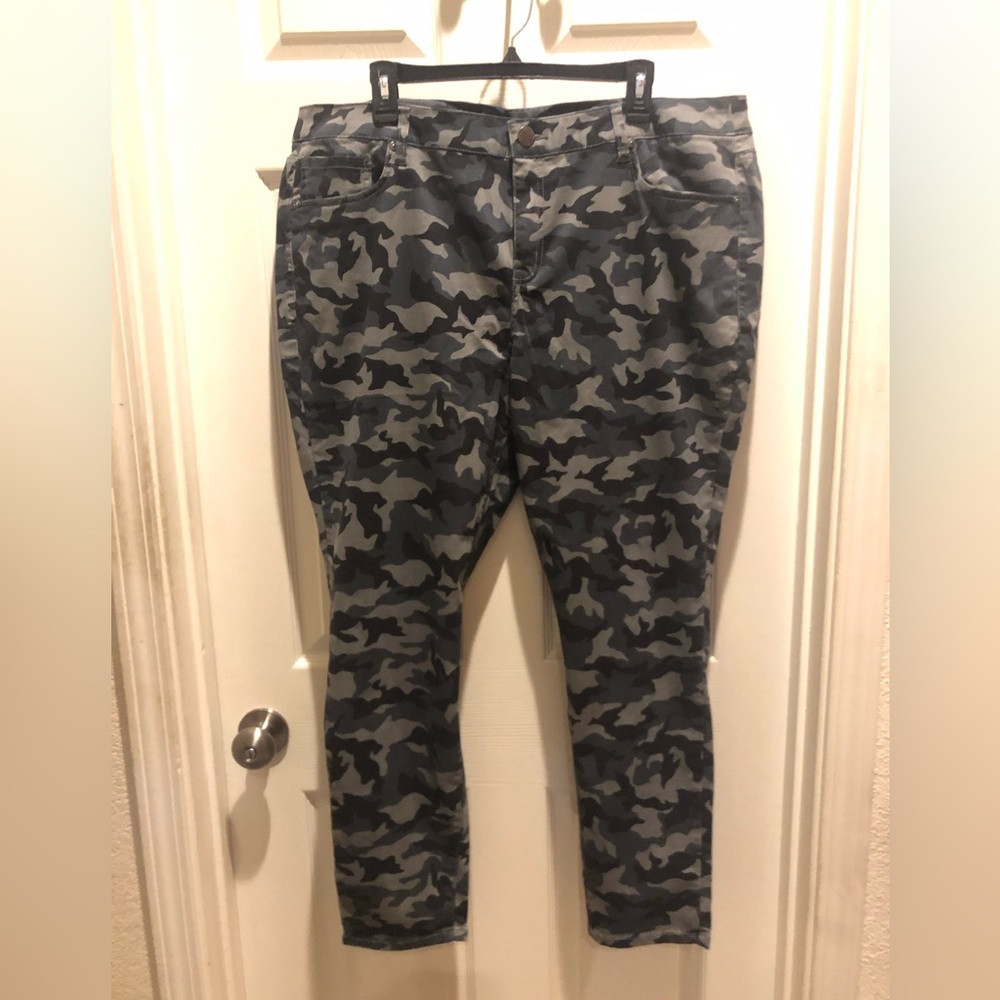 Woman’s Lane Bryant Fatique pants NWT size 20
